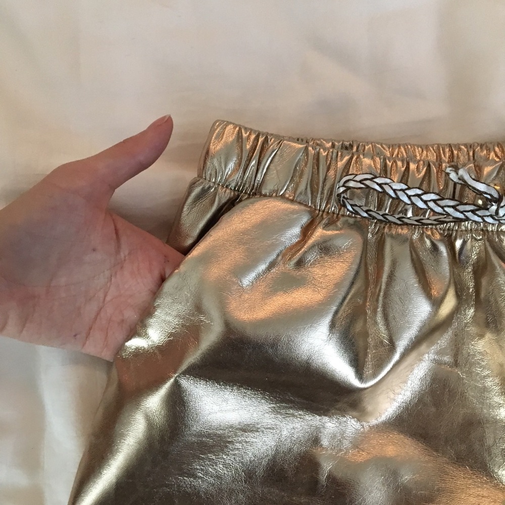 Rose Gold Shorts with Pockets and Drawstring - Picture 3 of 8